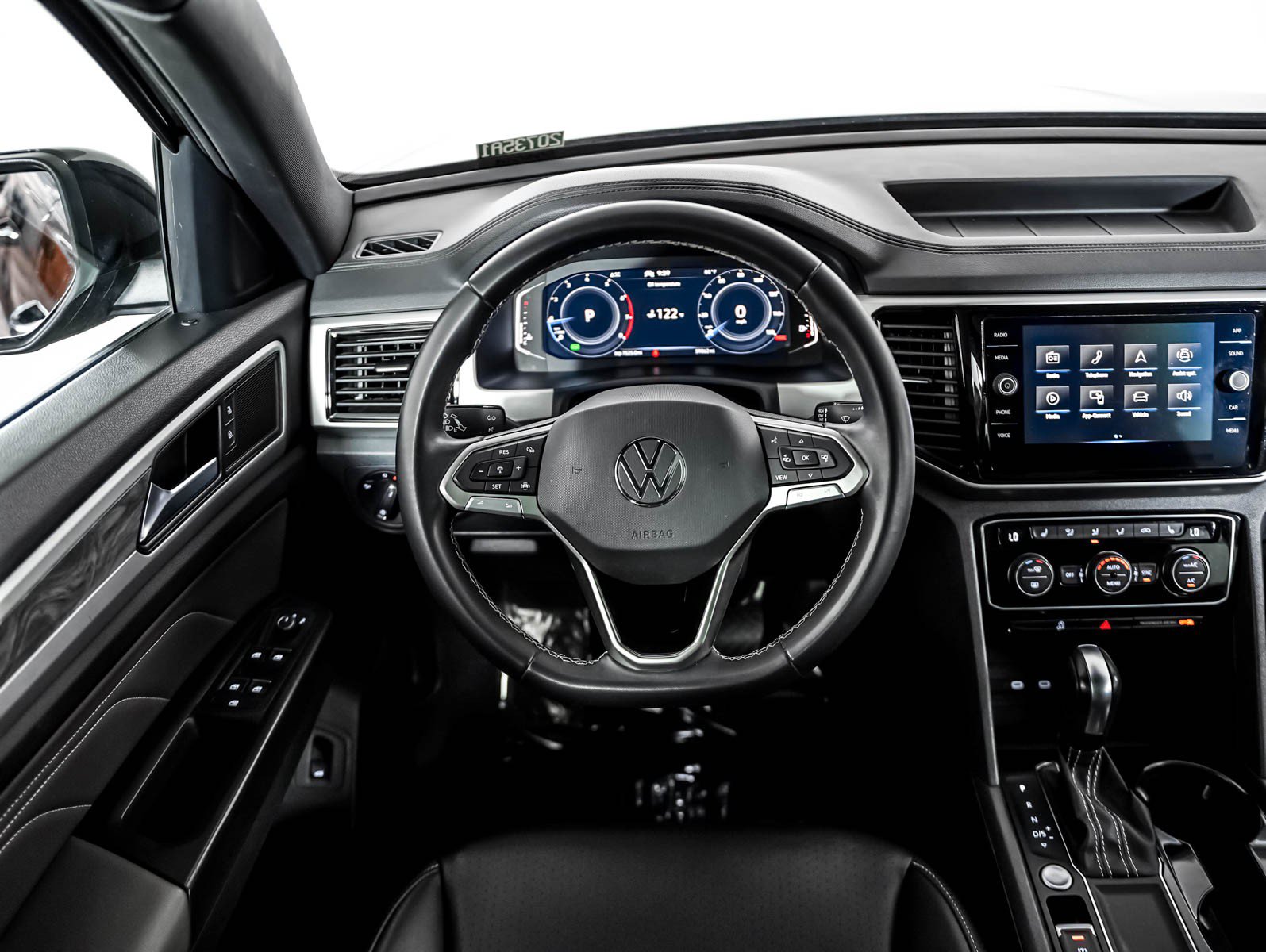 Used 2023 Volkswagen Atlas Cross Sport SE w/ Panoramic Sunroof Package FWD image 11
