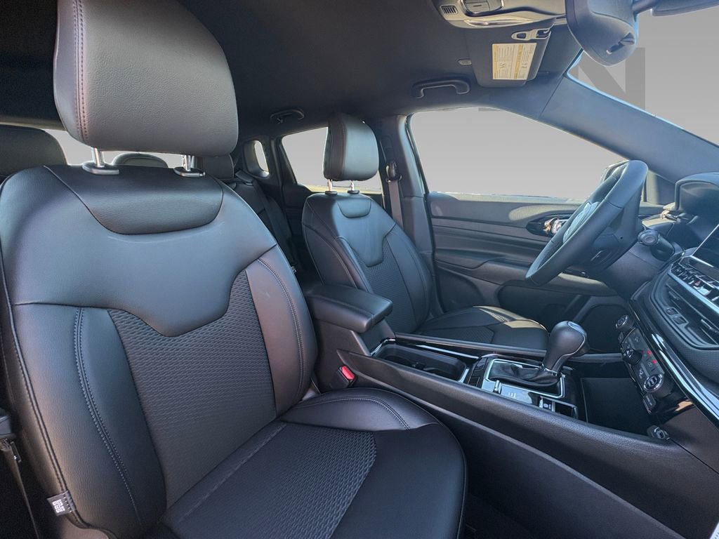 New 2026 Jeep Compass Latitude image 9