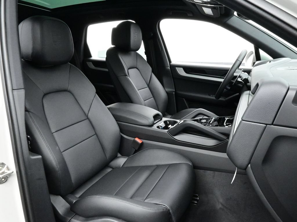 Certified 2026 Porsche Cayenne AWD/4WD image 17