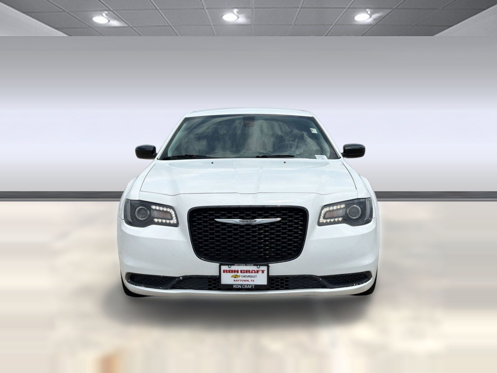 Used 2019 Chrysler 300 Touring w/ Sport Appearance Package RWD image 6