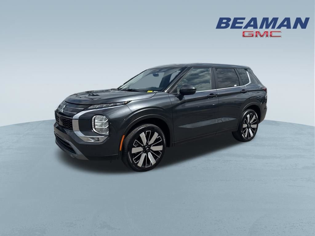 Used 2025 Mitsubishi Outlander SE FWD image 3