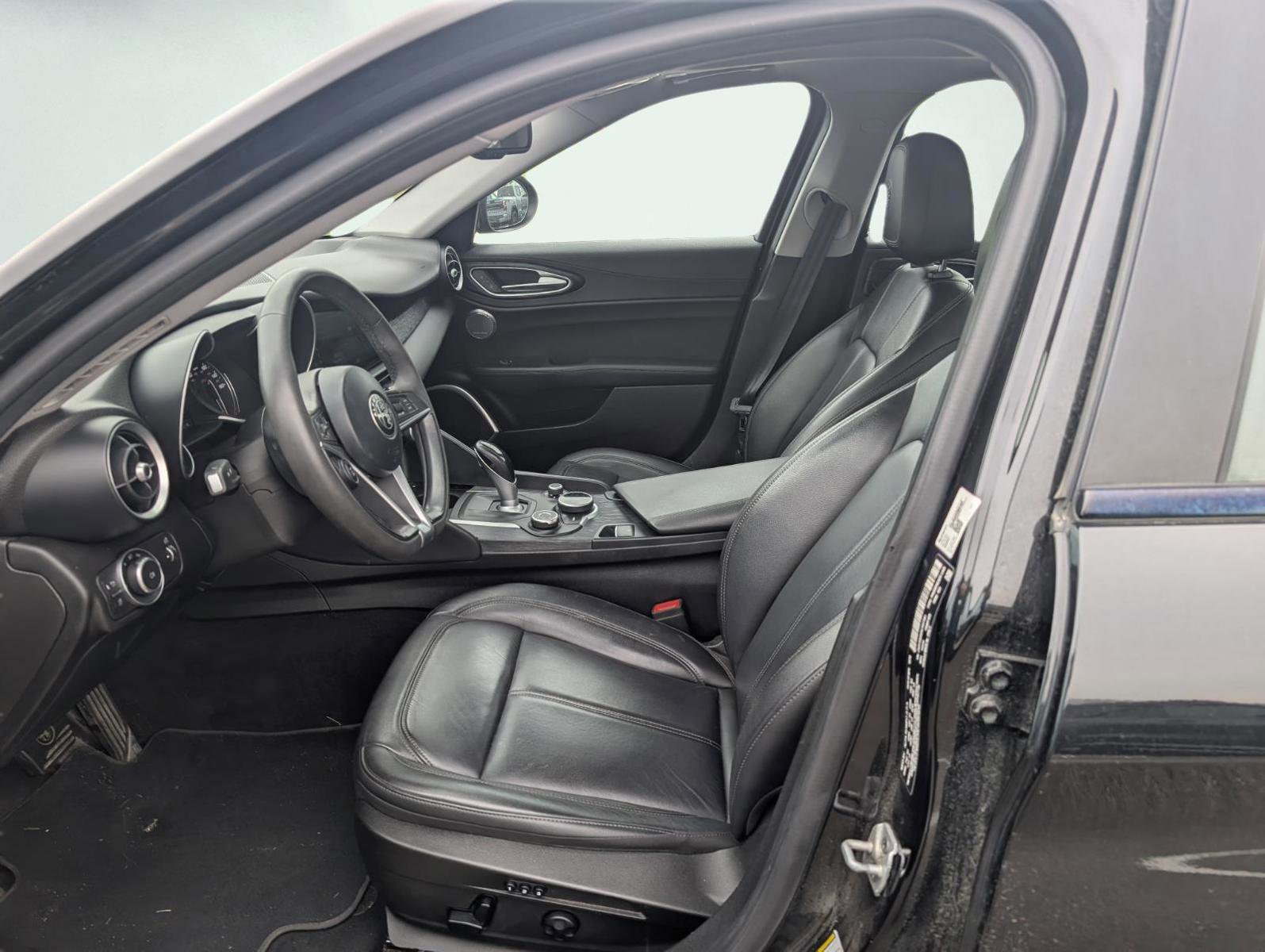 Used 2019 Alfa Romeo Giulia AWD image 9