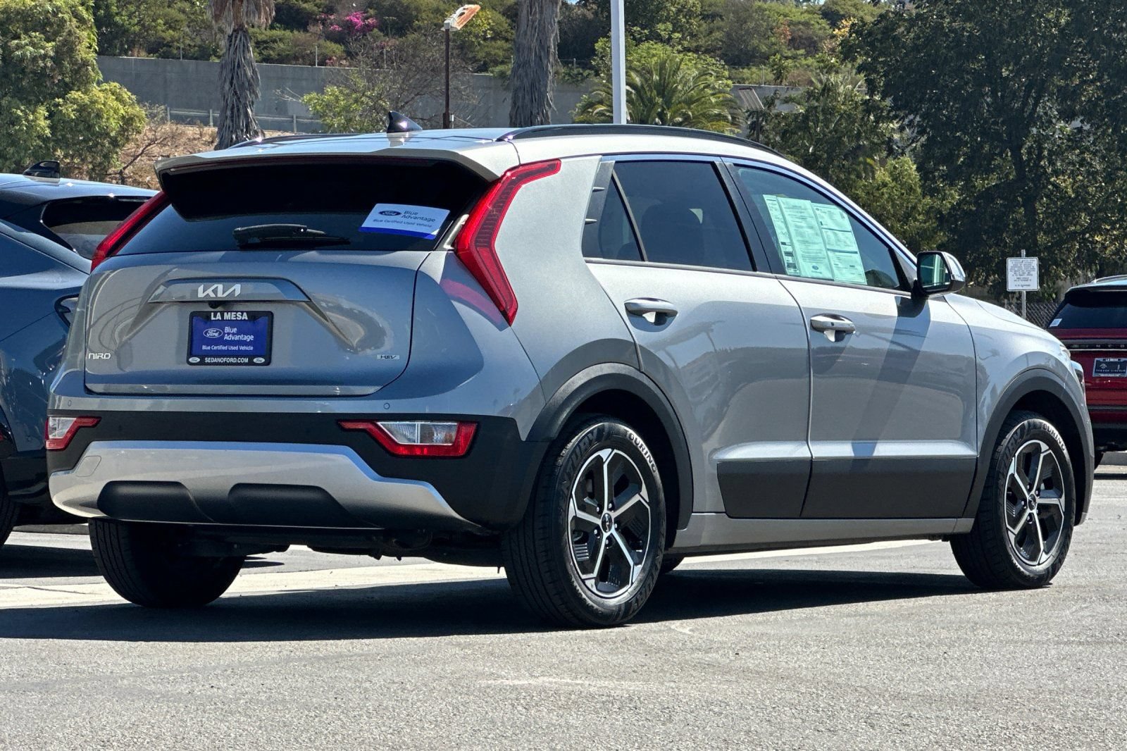Used 2023 Kia Niro EX FWD image 3