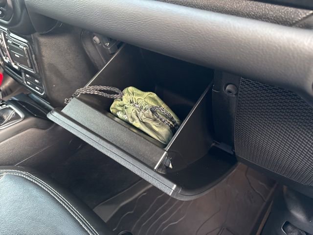 Used 2022 Jeep Wrangler Unlimited Sahara w/ Dual Top Group image 31