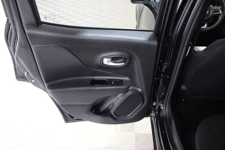 Used 2023 Jeep Renegade Latitude image 17