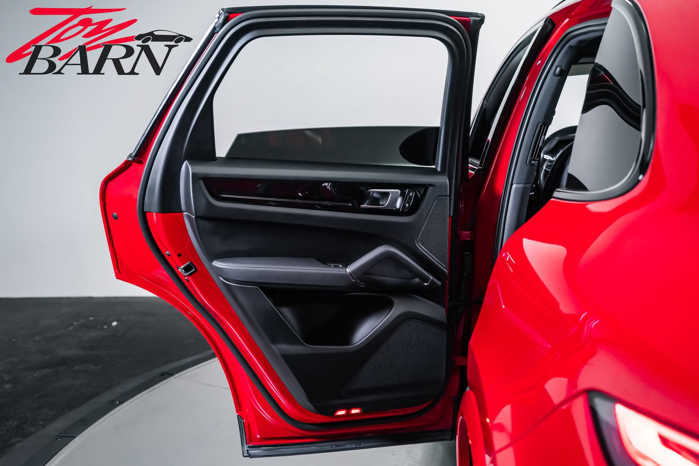 Used 2023 Porsche Cayenne AWD/4WD image 44