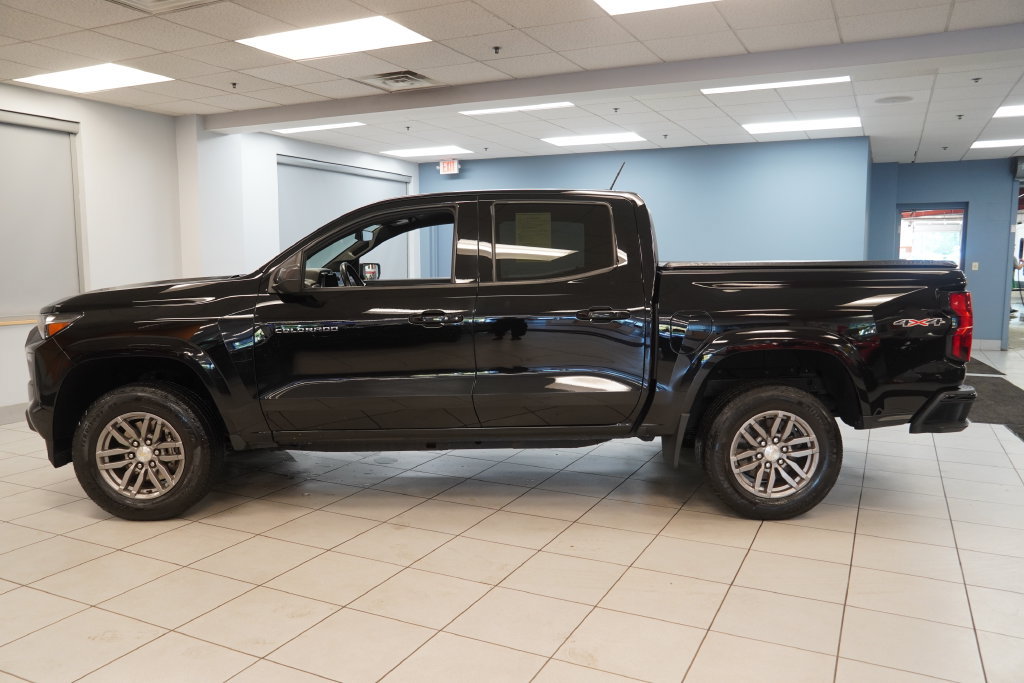 Used 2023 Chevrolet Colorado LT w/ LT Convenience Package AWD/4WD image 2
