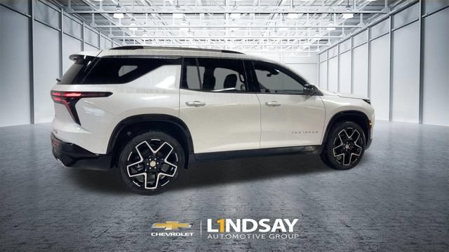 Used 2025 Chevrolet Traverse High Country AWD/4WD image 2