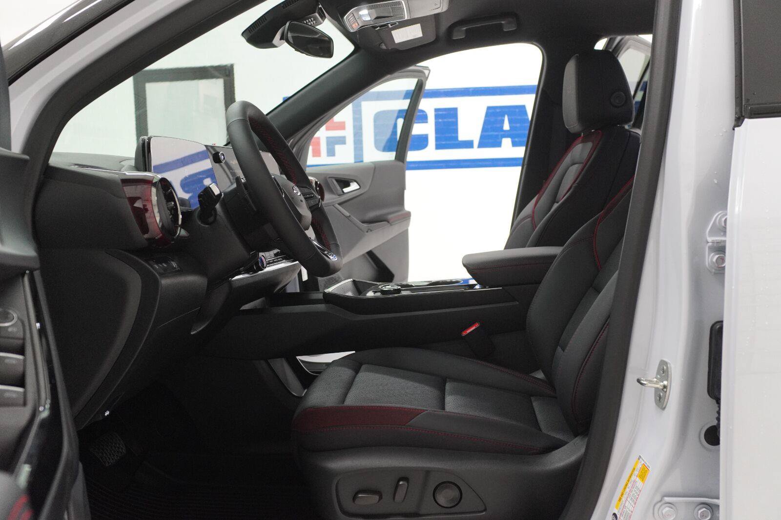 New 2027 Chevrolet Equinox RS w/ LPO, Floor Liner Package FWD image 5