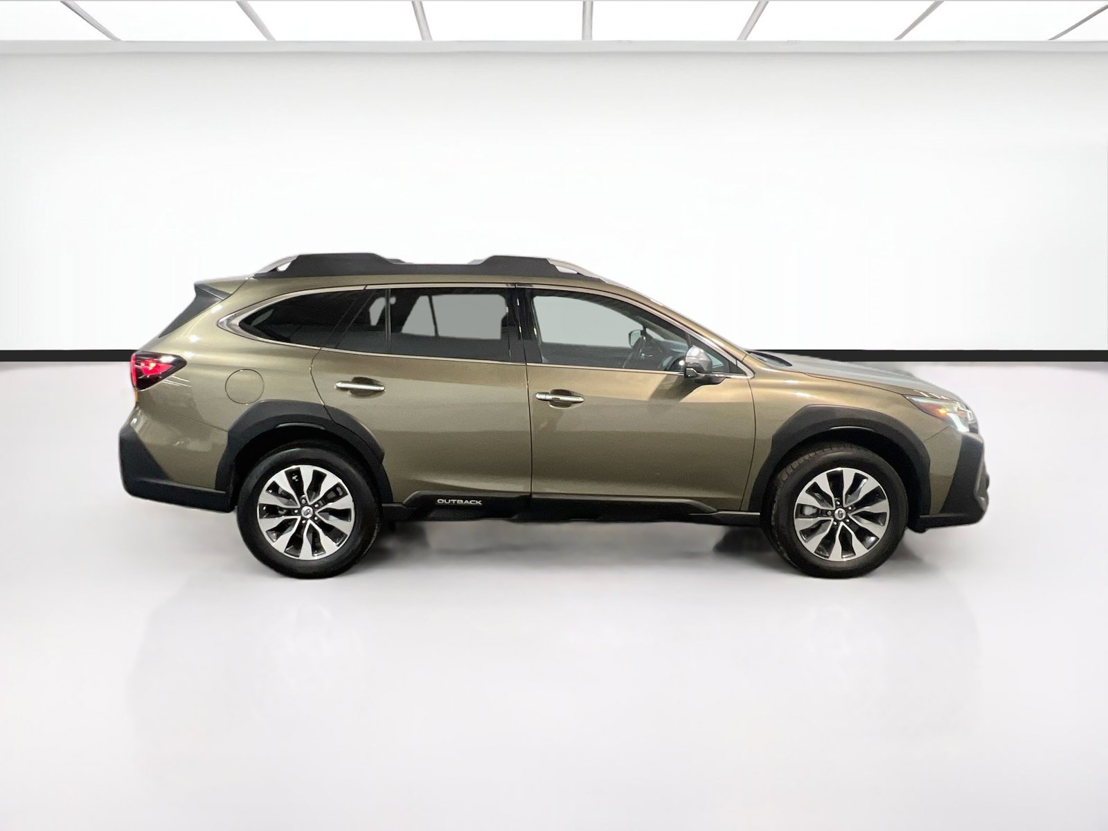 Used 2023 Subaru Outback Touring XT AWD/4WD image 25