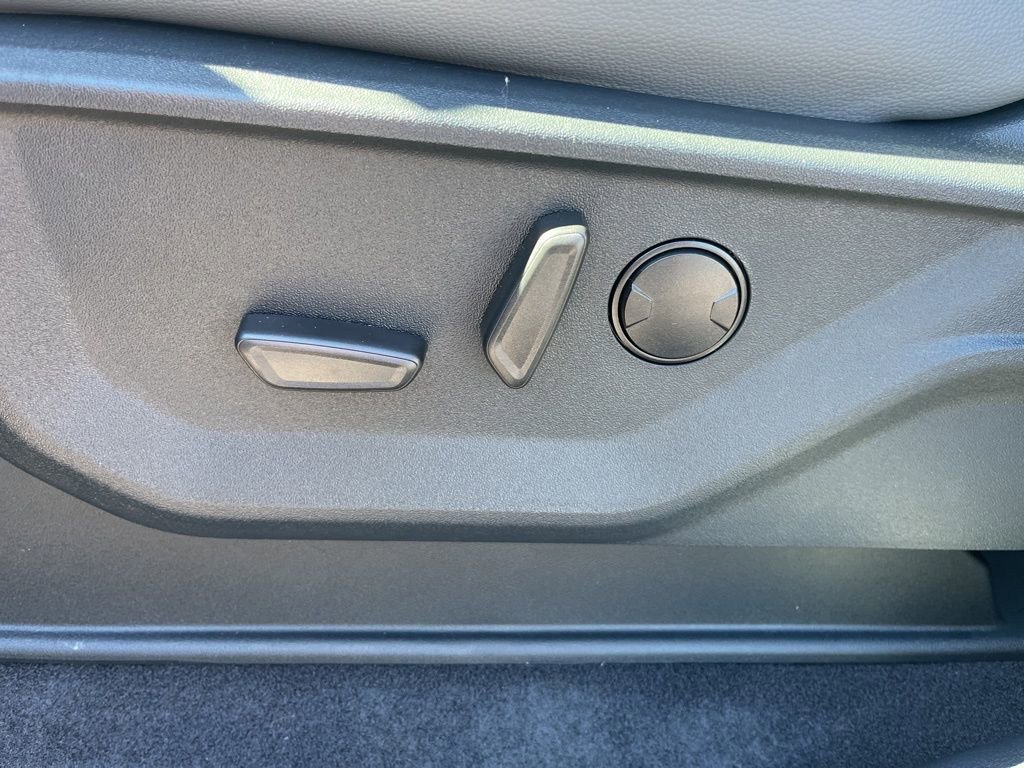 New 2025 Ford F150 Lightning Flash AWD/4WD image 15