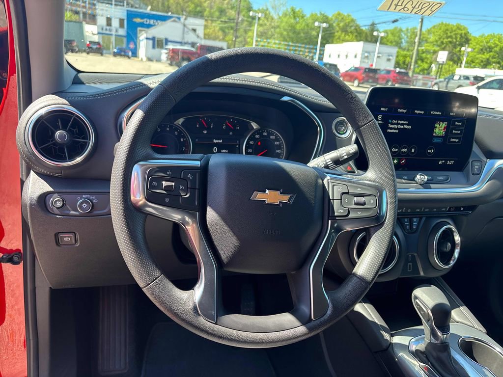 Used 2025 Chevrolet Blazer LT AWD/4WD image 14