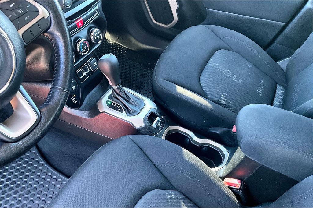 Used 2017 Jeep Renegade Latitude w/ Cold Weather Group AWD/4WD image 8