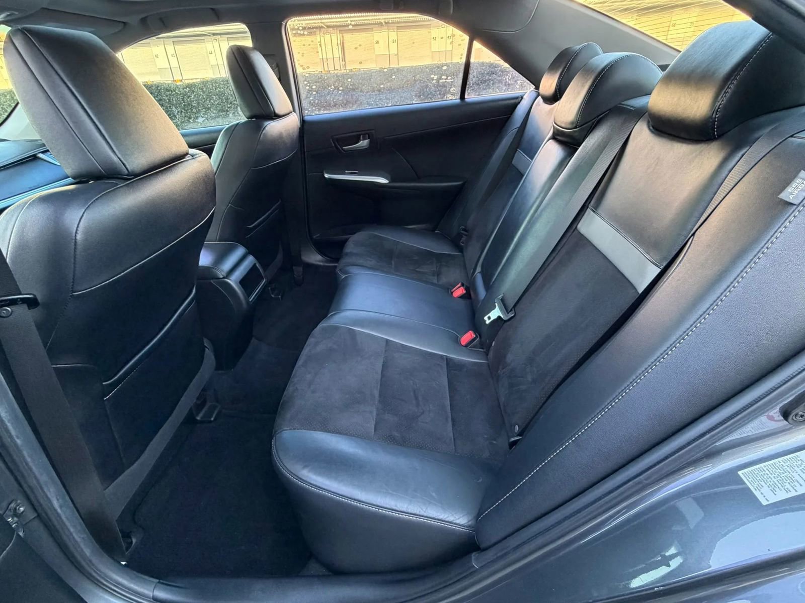 Used 2012 Toyota Camry SE w/ Leather Pkg FWD image 11