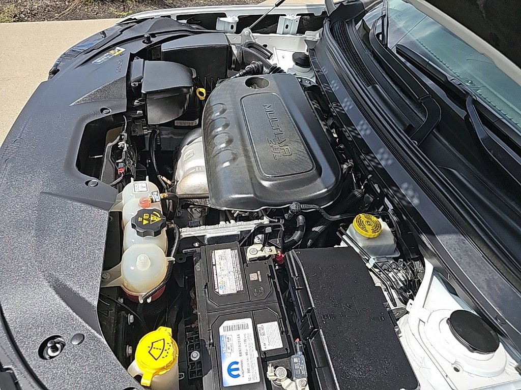 Certified 2021 Jeep Cherokee Latitude Plus w/ Sun & Sound Group image 35