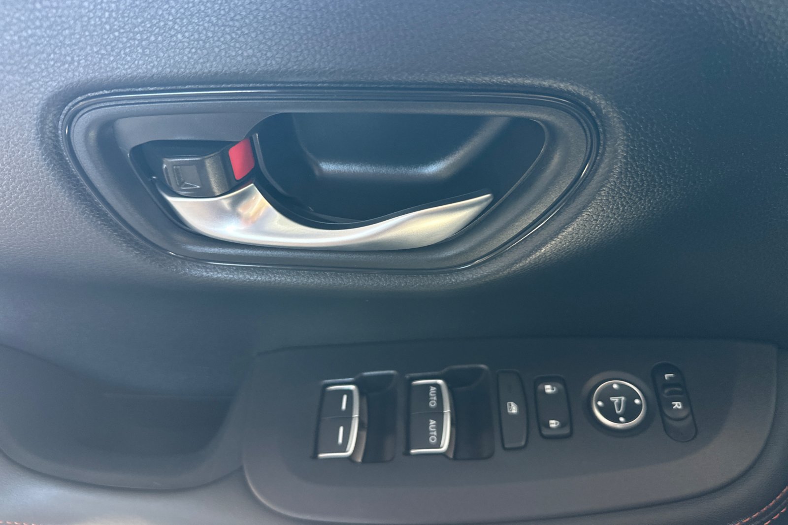 Used 2025 Honda HR-V Sport image 11