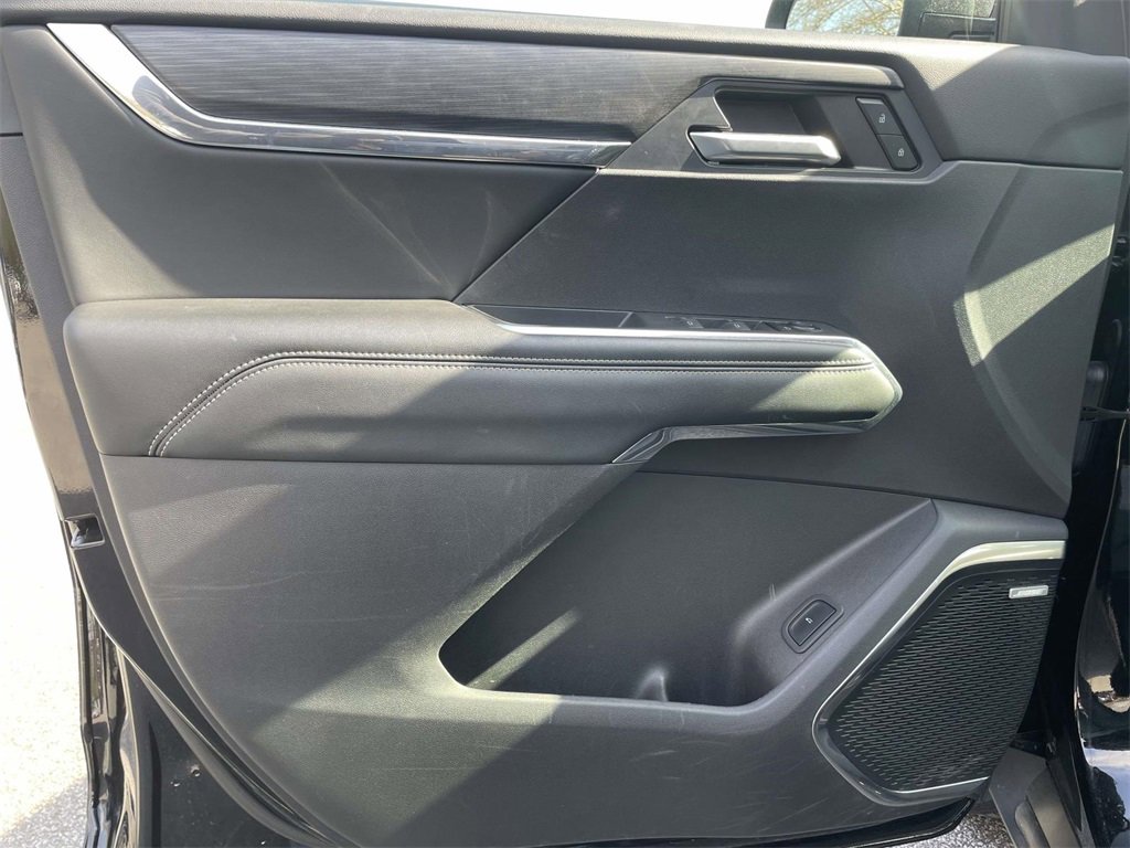 Used 2024 GMC Acadia Elevation image 16