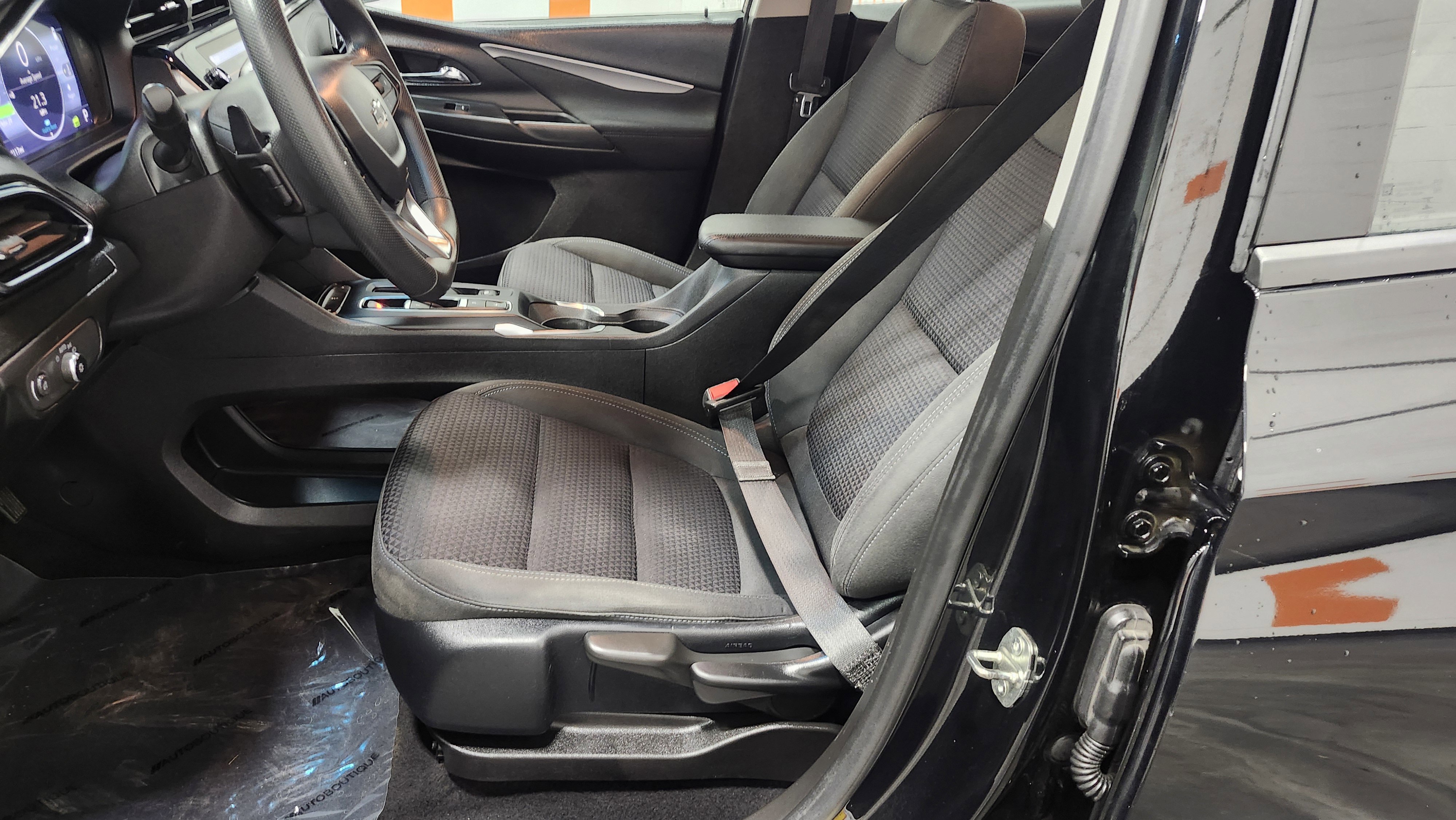 Used 2022 Chevrolet Bolt LT image 21