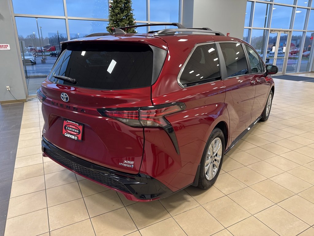 Used 2022 Toyota Sienna XSE image 7