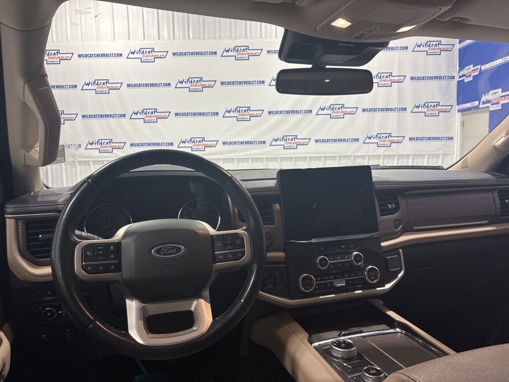 Used 2023 Ford Expedition Limited AWD/4WD image 2