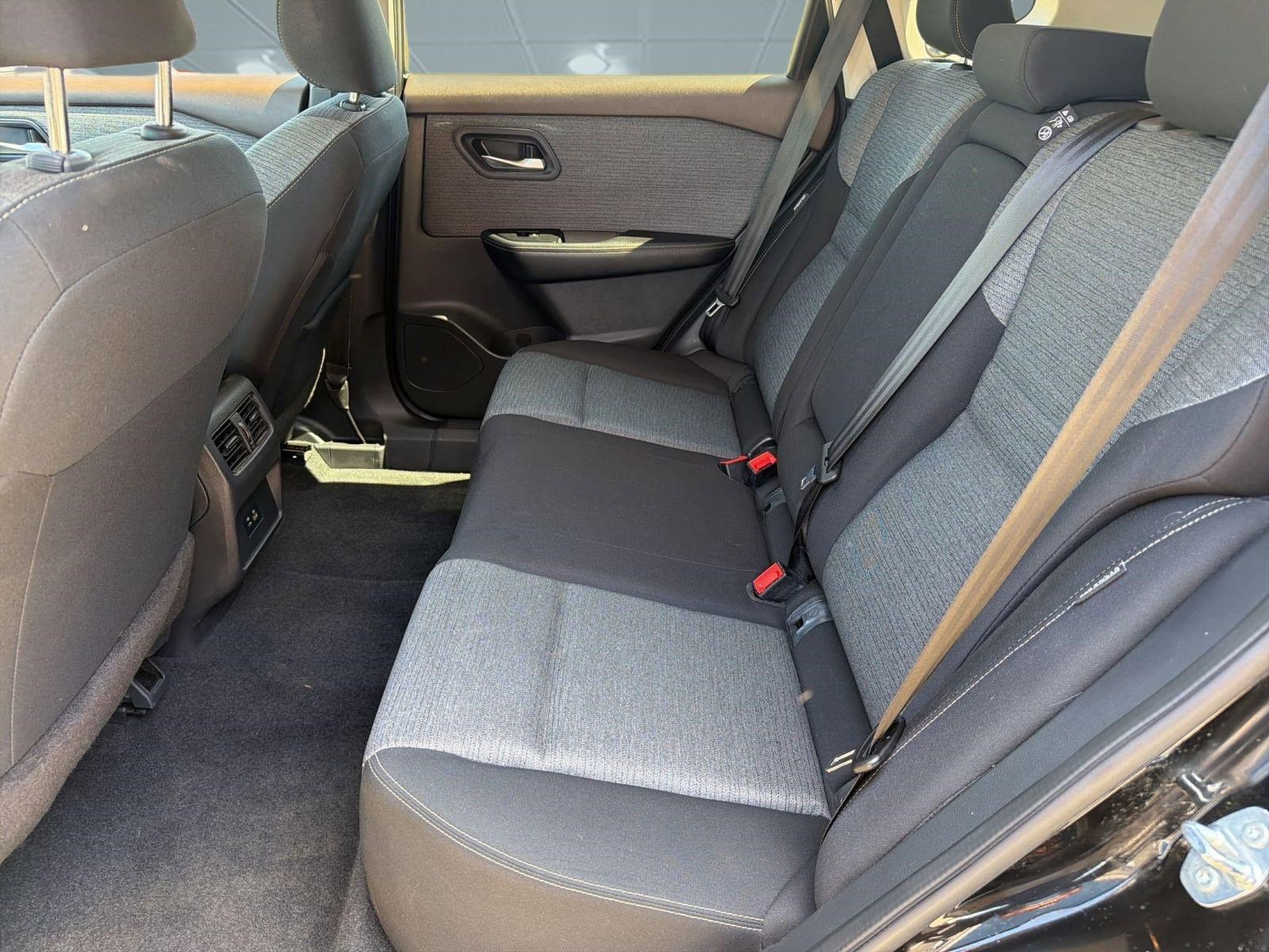 Used 2023 Nissan Rogue SV image 15