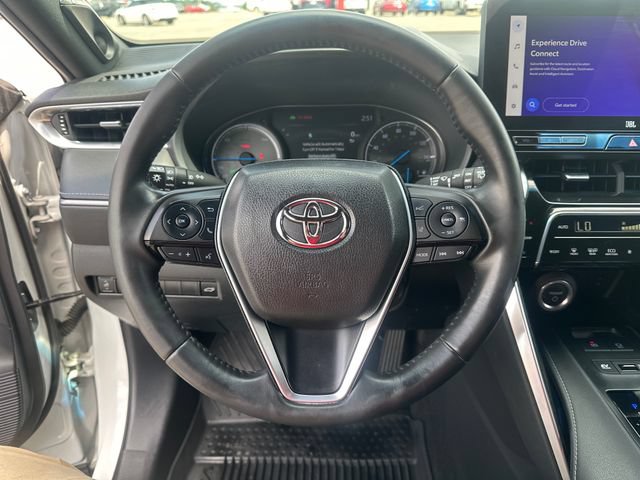 Used 2023 Toyota Venza XLE AWD/4WD image 14