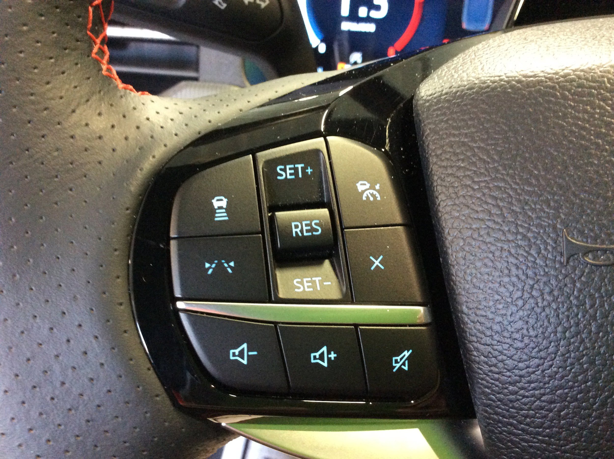 Used 2025 Ford Explorer ST-Line AWD/4WD image 22