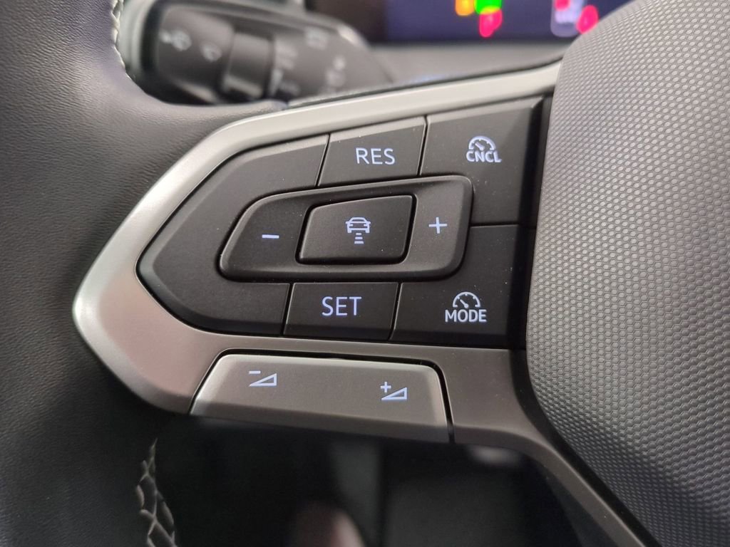 New 2026 Volkswagen Tiguan SE image 18