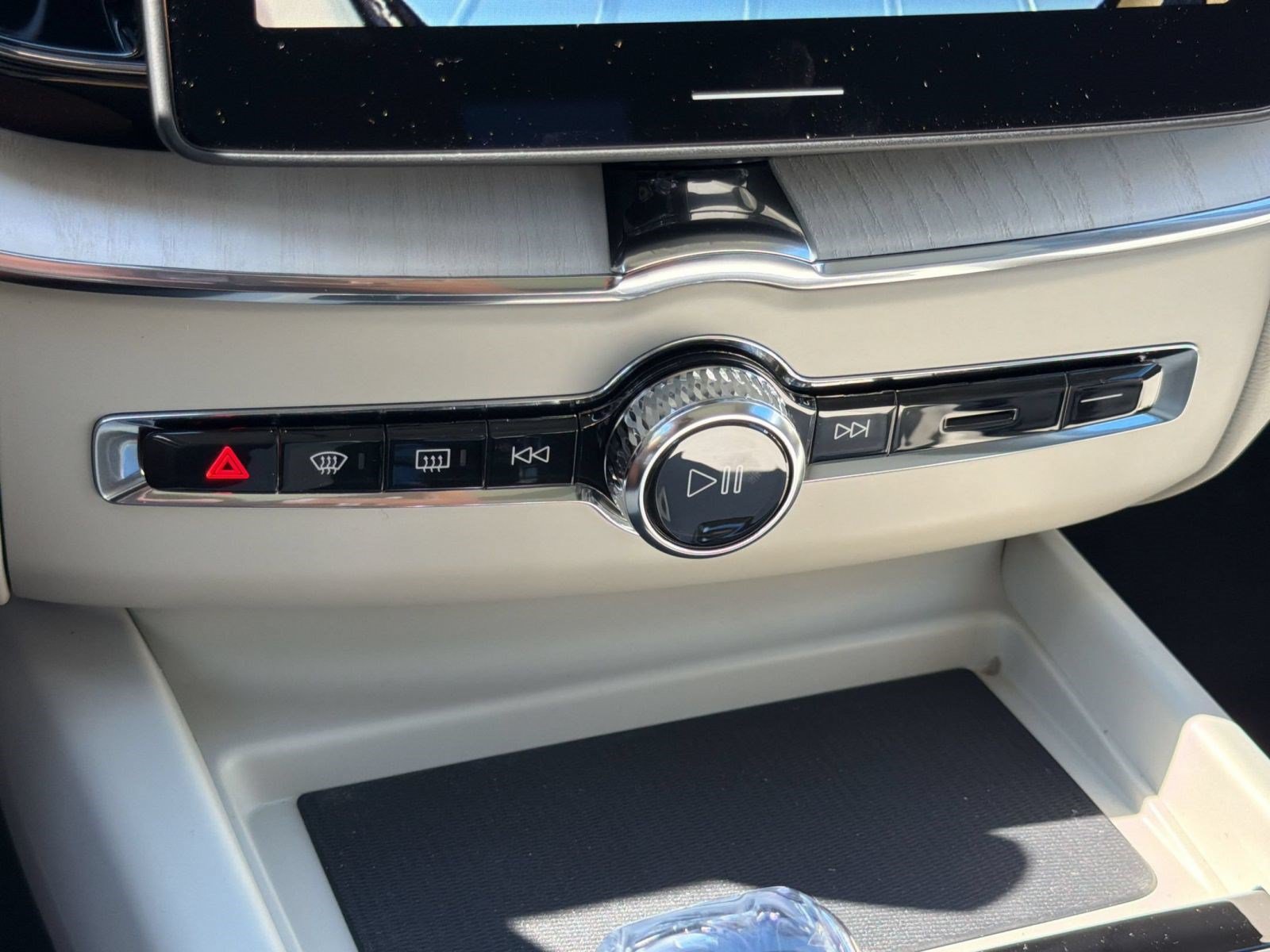 New 2027 Volvo XC60 B5 Ultra AWD/4WD image 18