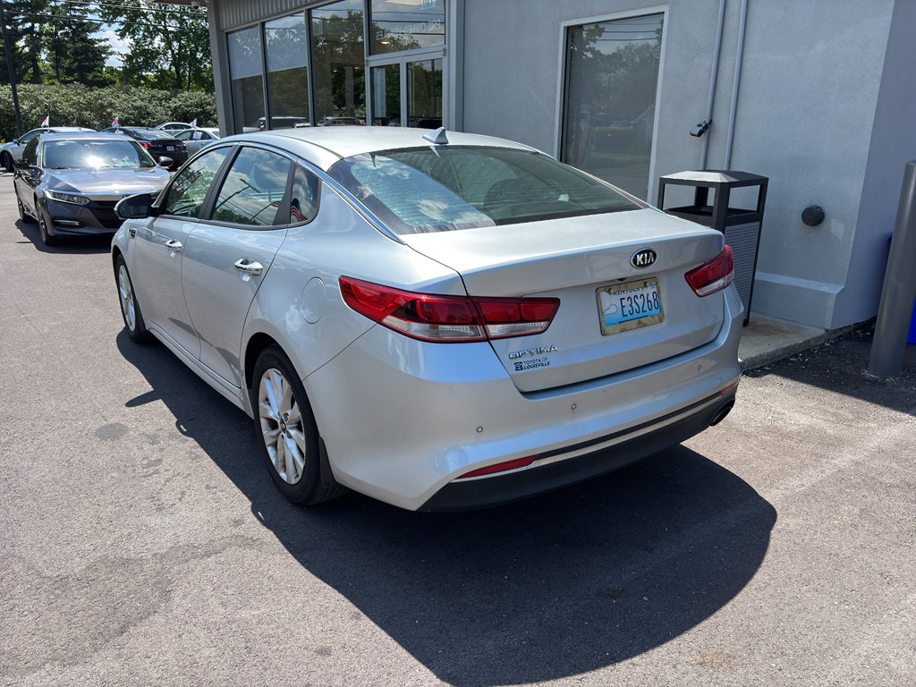Used 2018 Kia Optima LX w/ 17" Alloy Wheels Package FWD image 2
