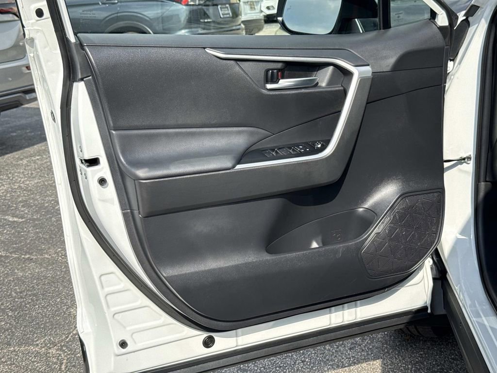 Used 2025 Toyota RAV4 XLE Premium image 19