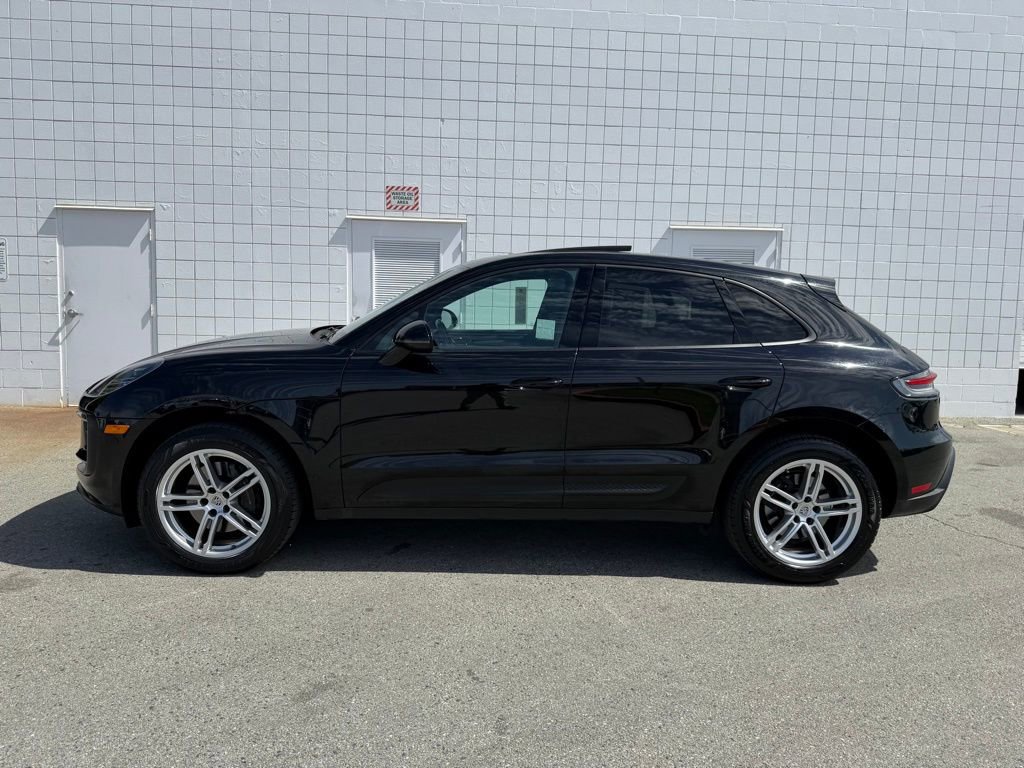 Used 2024 Porsche Macan AWD/4WD image 3
