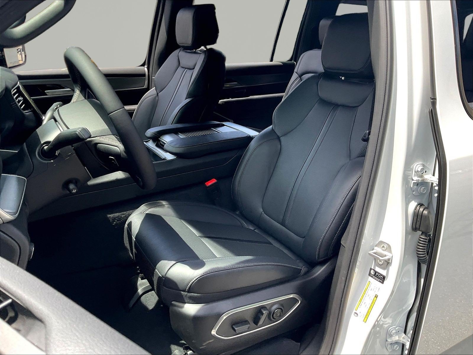 New 2026 Jeep Grand Wagoneer Limited AWD/4WD image 17