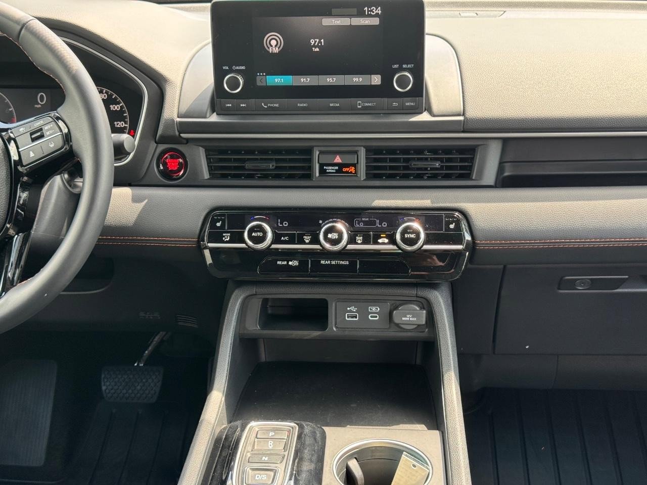 Certified 2025 Honda Pilot Sport image 13