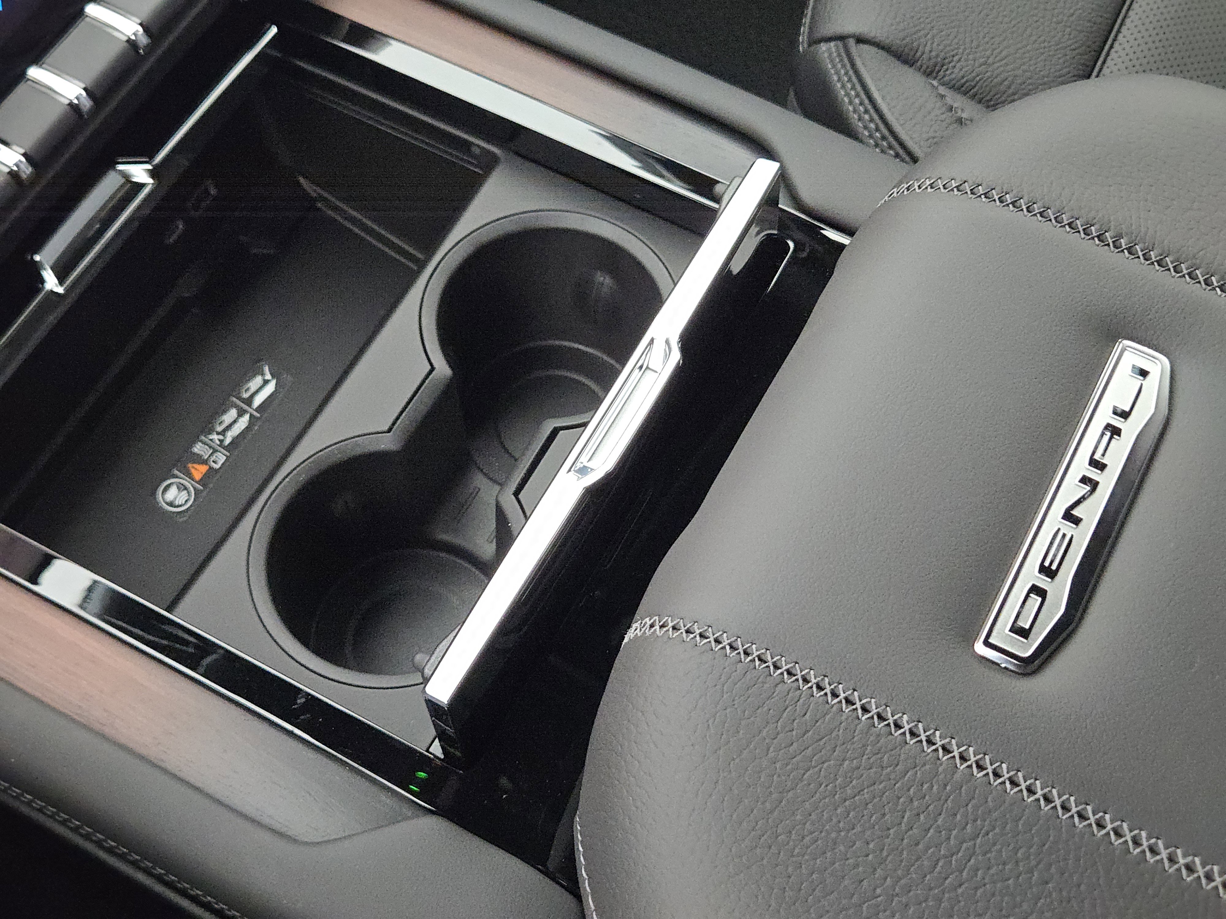 New 2026 GMC Yukon XL Denali w/ Denali Reserve Package image 16