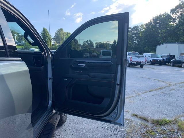 Used 2024 GMC Sierra 1500 AT4 w/ Technology Package AWD/4WD image 15