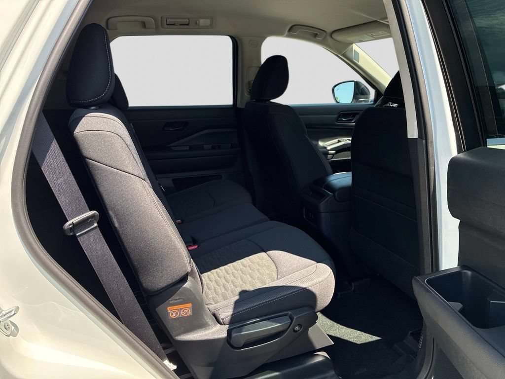 Certified 2025 Nissan Pathfinder S AWD/4WD image 11