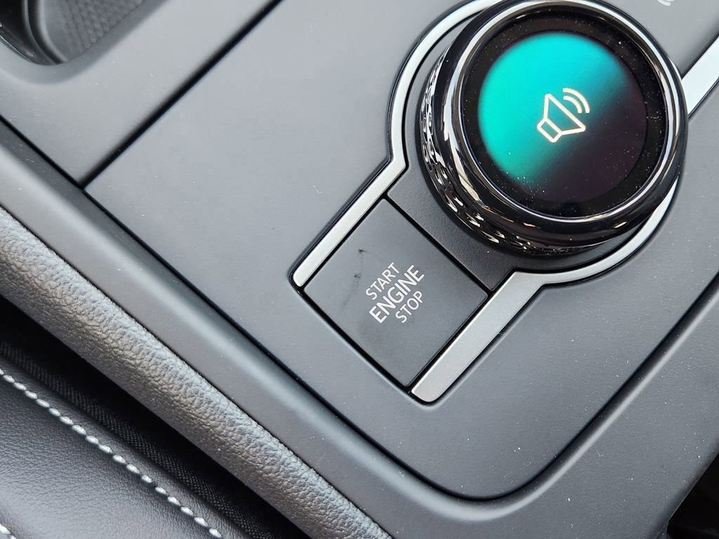 New 2026 Volkswagen Tiguan SE image 12