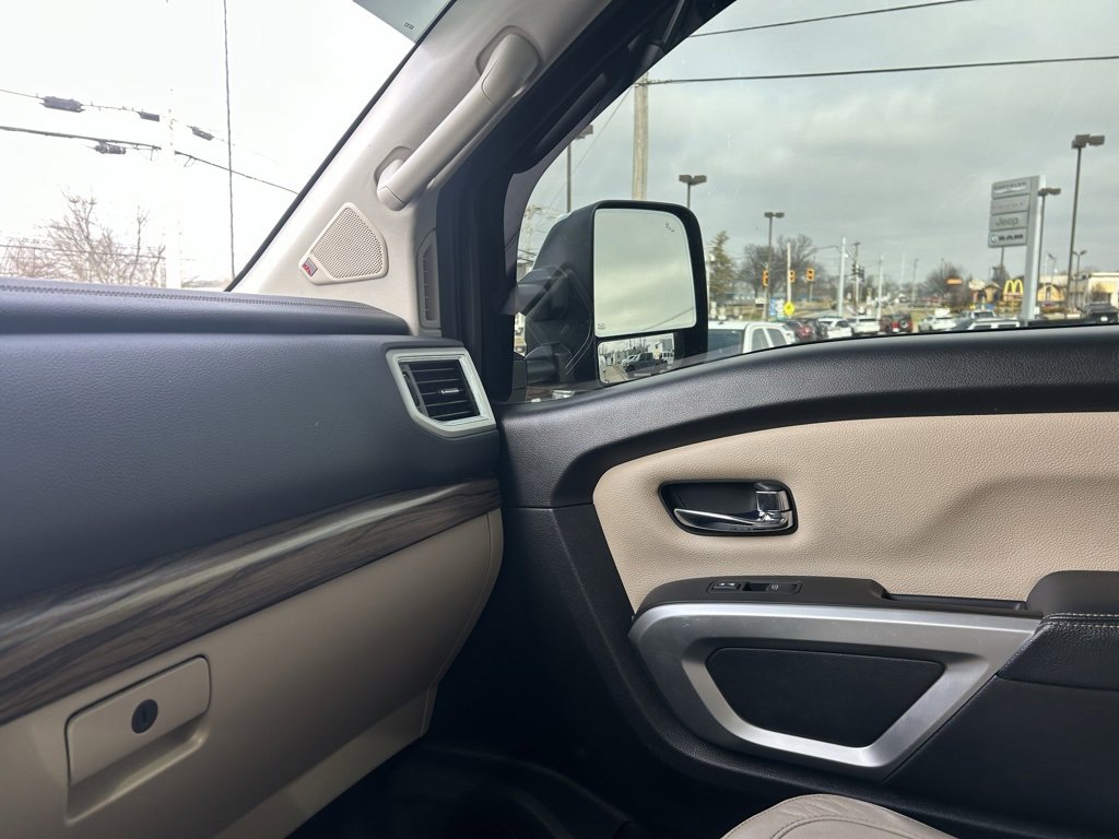 Used 2018 Nissan Titan SL w/ Chrome Package image 25