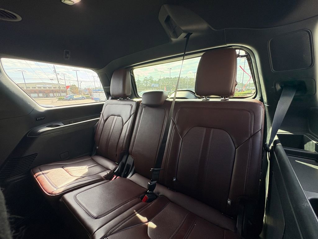 Used 2024 Ford Expedition Limited image 5