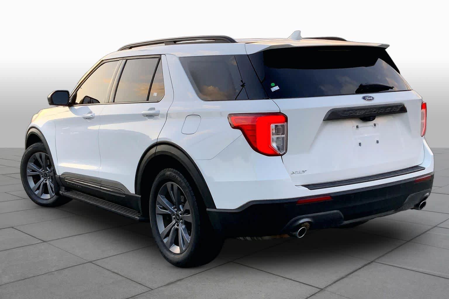Used 2021 Ford Explorer XLT w/ Equipment Group 202A RWD image 11