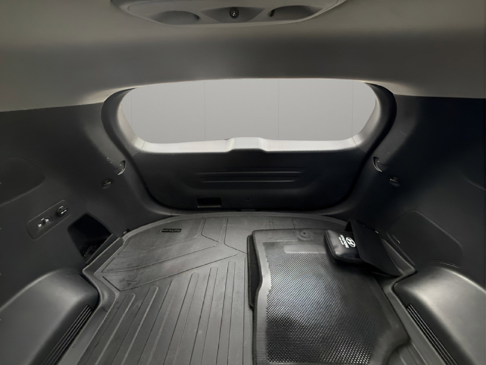 Used 2021 Hyundai Santa Fe Limited w/ Cargo Package image 25