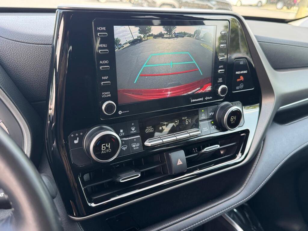 Certified 2020 Toyota Highlander XLE AWD/4WD image 17