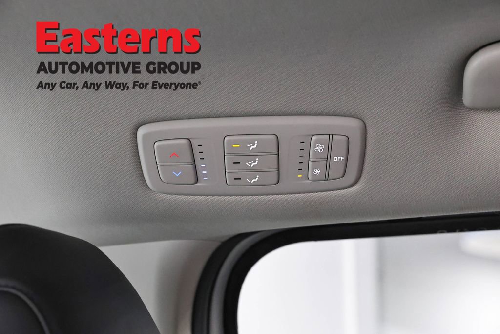 Used 2022 Kia Carnival LX image 23