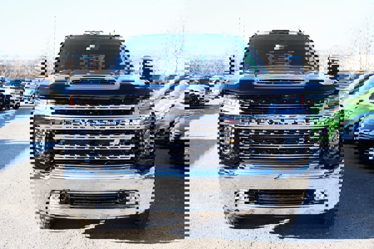 Used 2023 Chevrolet Silverado 3500 LTZ w/ LTZ Convenience Package image 3