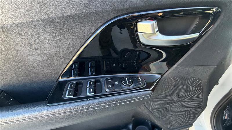 Used 2020 Kia Niro Touring FWD image 9