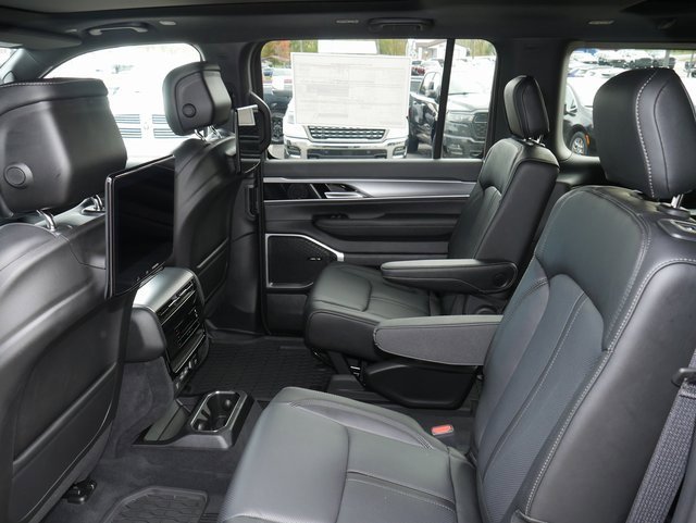 Used 2025 Jeep Wagoneer Series II image 22