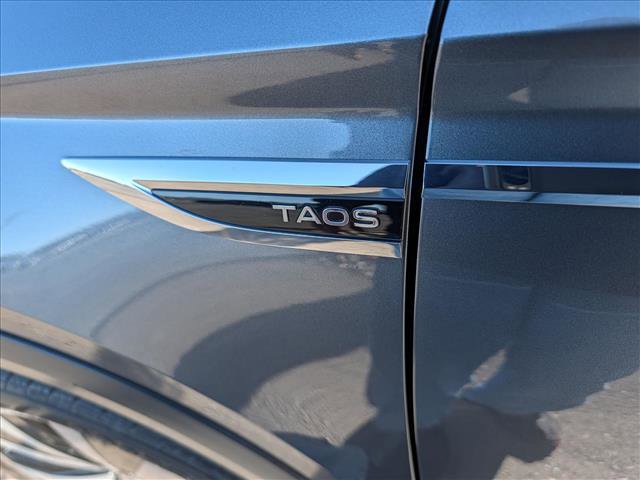 Used 2022 Volkswagen Taos SE w/ Panoramic Sunroof Package image 11