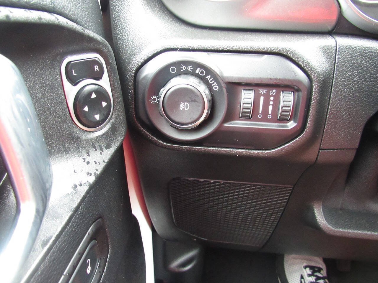 Used 2018 Jeep Wrangler Unlimited Sahara AWD/4WD image 29