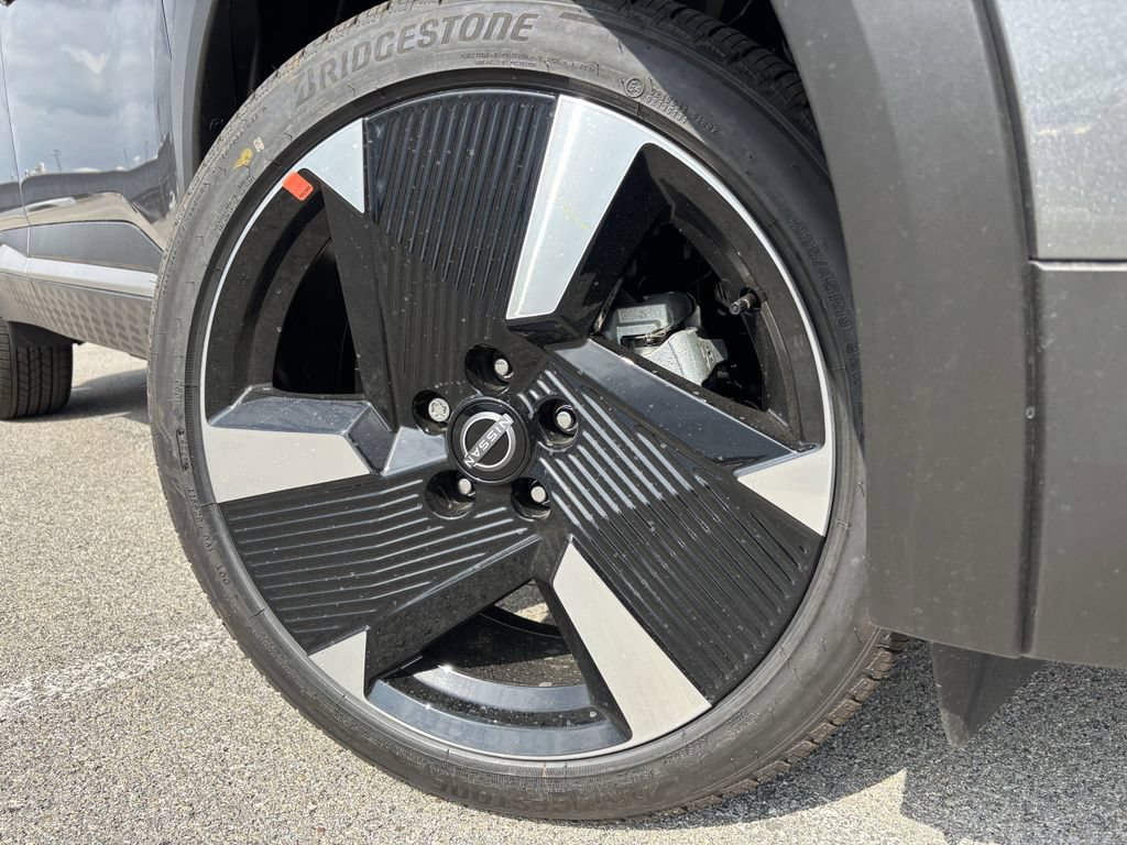 New 2026 Nissan Kicks SR w/ Cold Weather Package FWD image 9